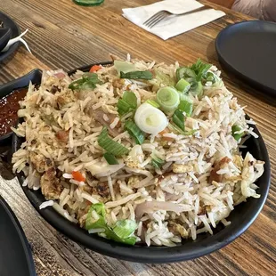 Burnt garlic fried rice with chicken