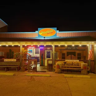 Frankie's Bar & Grill
