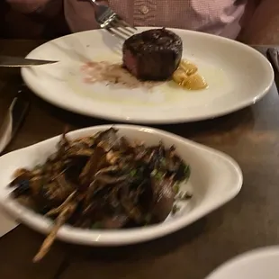 Filet medium rare with mushrooms