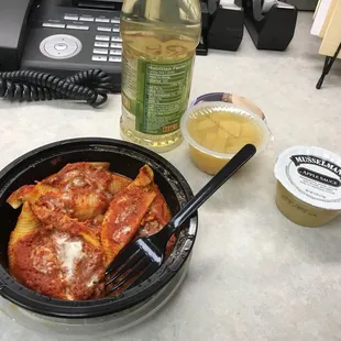 I brought some stuffed shells from Frankie's today for lunch! Shells taste great!