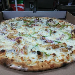 The cousin Vinny. Damn this was an amazing pizza my family loves it