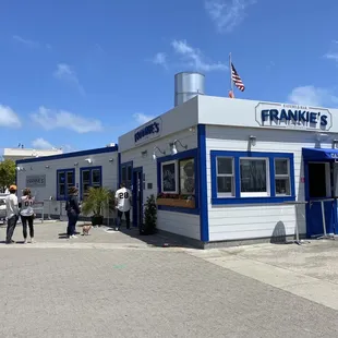 They have side window for takeout