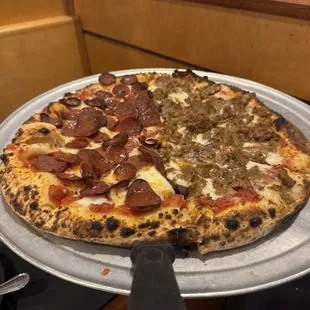 Sausage/pepperoni pizza