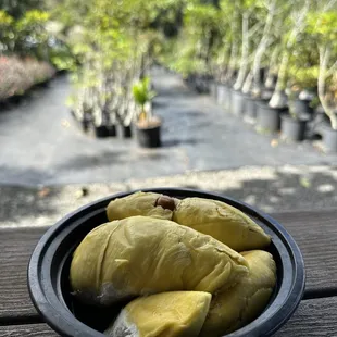 a bowl of ripe bananas
