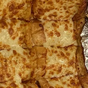 Perfectly cooked garlic cheese bread