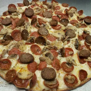 White 14 inch, pepperoni, mushroom, spicy sausage