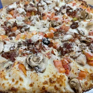 Chicken dinner pizza