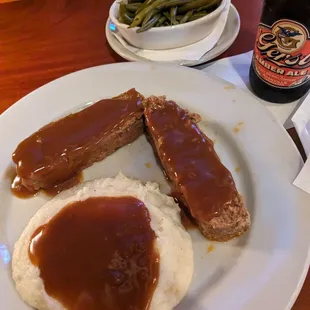 Meatloaf, mashed potatoes, green beans.