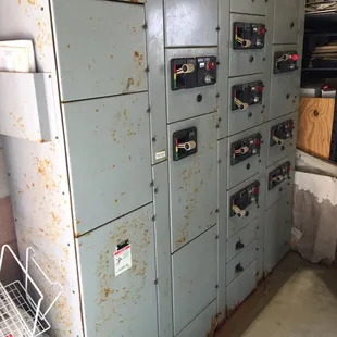 Motor control center