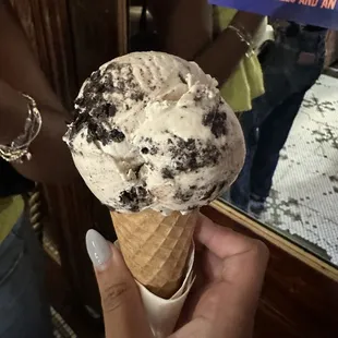 Hydrox cookie (aka cookies &amp; cream)