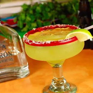 a margarita in a glass