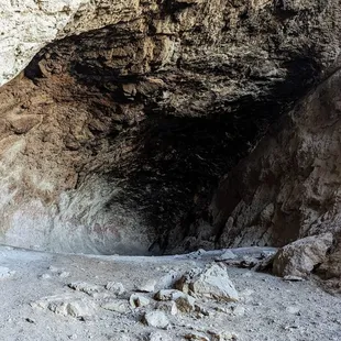 Aztec Cave Trail | Instagram: @telephonesmoothie