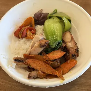 Pathetic portion and very bland "lemongrass chicken" rice bowl.