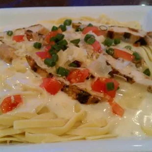 Chicken Fettuccine Alfredo is what olive garden wishes what there's was You have to try this.