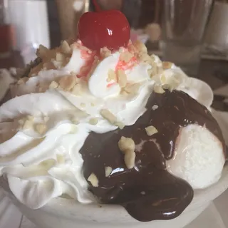 Hot Fudge Brownie Sundae