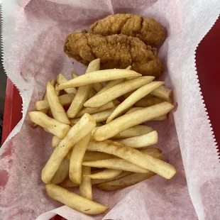 Kids chicken tenders with fries