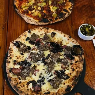 This is the Hot mess. Mozzarella, pickled jalapeño, caramelized onions, house-made bacon, Gruyère, Romano.