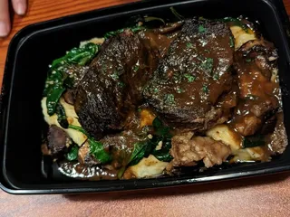 Luka's Restaurant & Bar