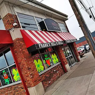 the outside of the restaurant