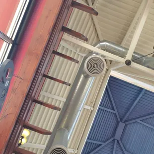 the outside of a restaurant