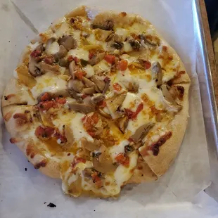 Mushroom medley pizza