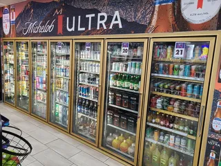 Mels Liquor Store