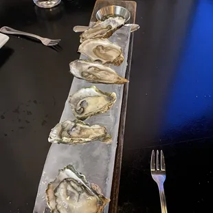 1/2 dozen oysters