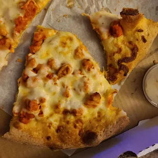 BEST BUFFALO CHICKEN IN THE BURGH! Also I love how you guys are now cutting pizza, it's really hip and abstract! Modern food art!