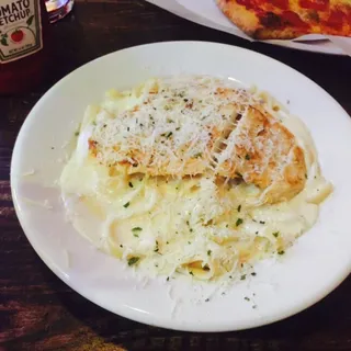 Grilled Chicken Alfredo Pasta