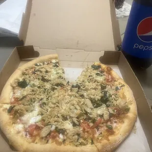 Pizza. Chicken , spinach and fresh tomatoes sliced on top