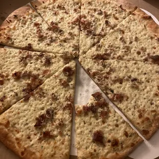 Bianca Medium Pizza (14") w/bacon