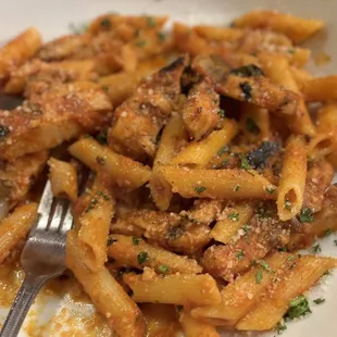 Penne with chicken and mushrooms