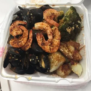 Mussel and shrimp platter