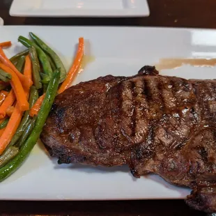 Boneless ribeye, green beans and carrots