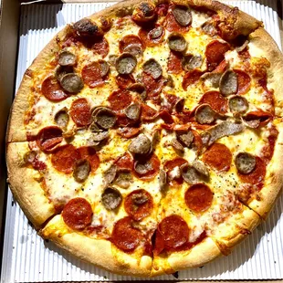 Great pizza with plentiful toppings and tasty crust!