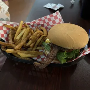 Bacon burger w/fries
