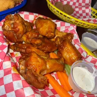 fried chicken wings, chicken, poultry, chicken wings and fried chicken, bbq wings, food, chicken wings, bbq chicken, fried chicken