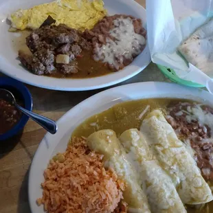 Chili verde con carne. Green chili chicken enchiladas.