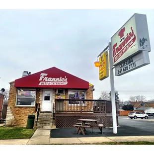 Frannies Beef &amp; Catering.Schiller Park, IL Fast Nice Friendly Service. Great Food. Cool!