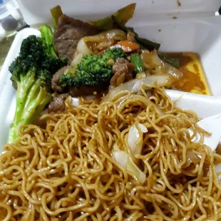 Vege chowmein, beef &amp; Broccoli &amp; what's missing is the delicious Chicken &amp; Stringbeans!