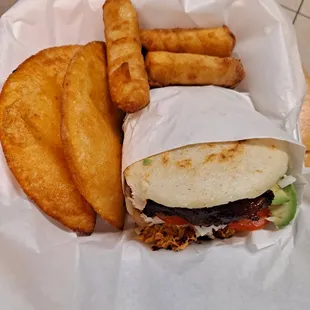 Arepa
Empanadas
Tequeños