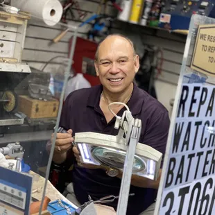 Super friendly, took care of my watch thanks Hugo.