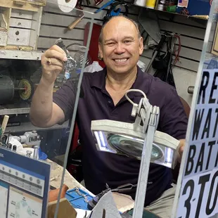 Super friendly, took care of my watch thanks Hugo.