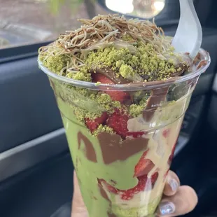 Dubai chocolate strawberries