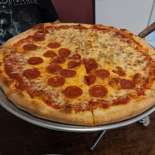 Medium New York Style Pizza (half pepperoni half sausage)