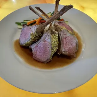 Pistachio crusted lamb rack, garlic mashed potatoes, &amp; mixed vegetables