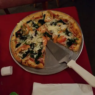 Vegie pizza with perfect crispness to the bottom of the crust.