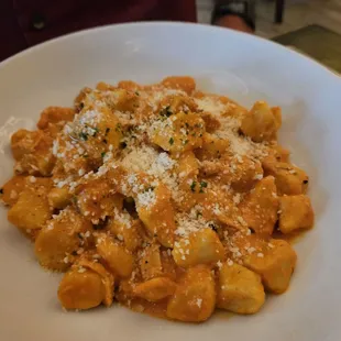 Gnocchi with pink sauce and chicken