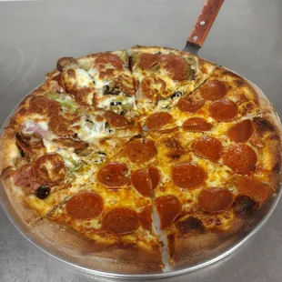 Supreme and pepperoni pizza