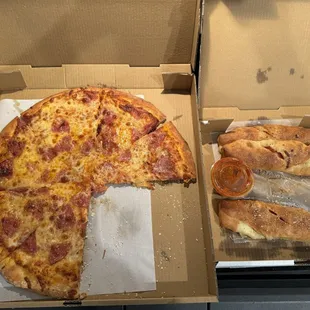 16" Pizza with Salami and 4 Pepperoni Rolls